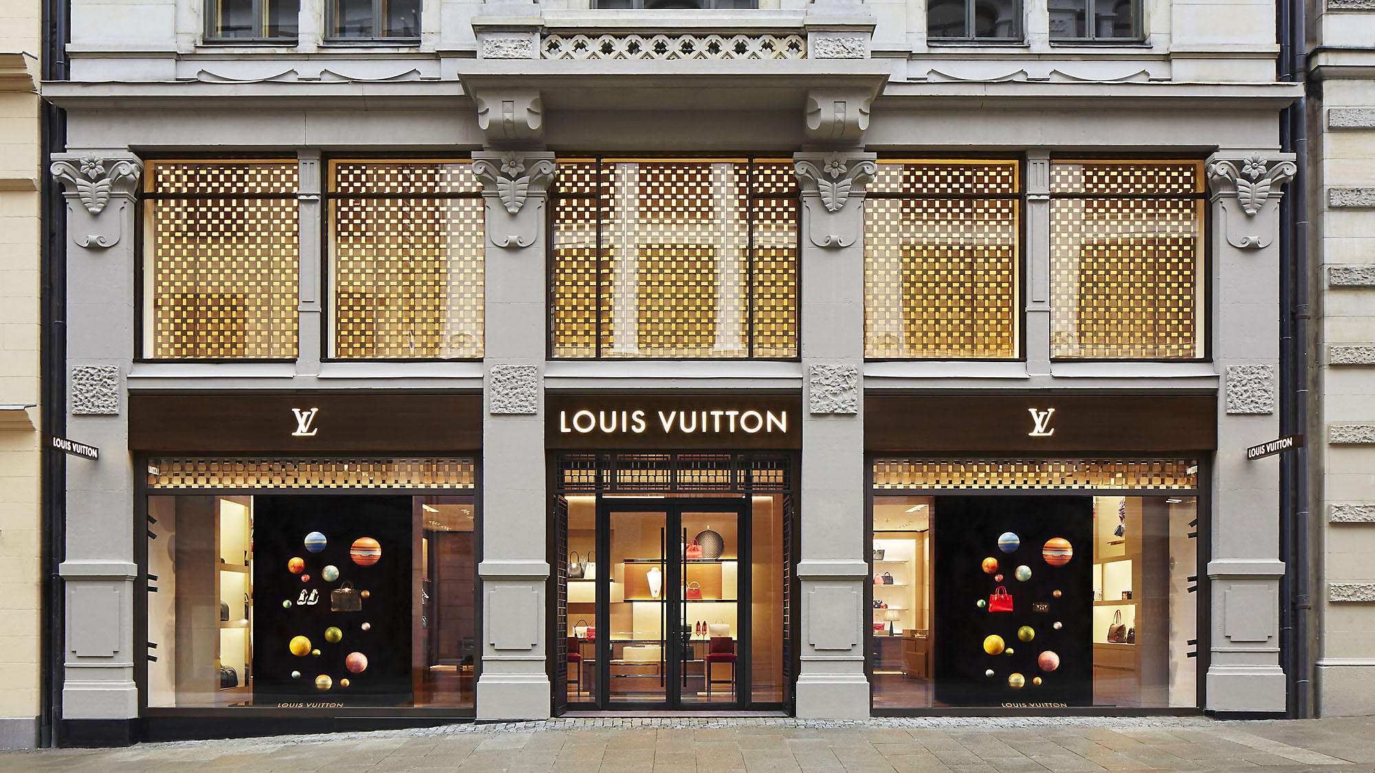 Louis Vuitton và Hermès dẫn đầu bảng xếp hạng Interbrand 2017 - www.bagssaleusa.com