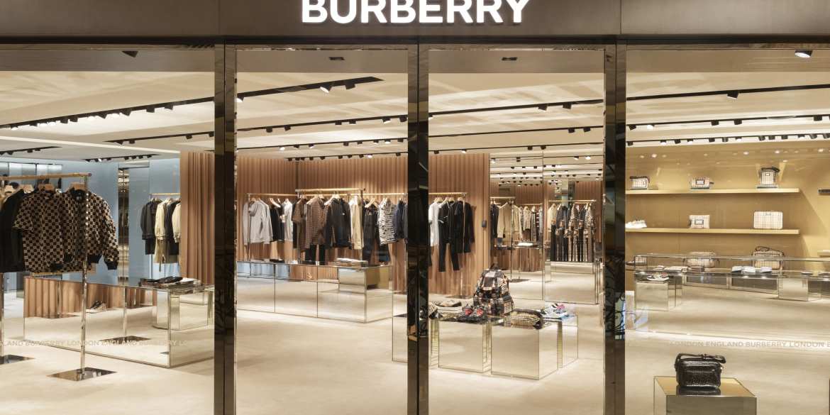 Khám phá lối bày trí độc đáo trong cửa hàng mới của Burberry tại Hà Nội -   | Thời Trang, sáng tạo và kinh doanh