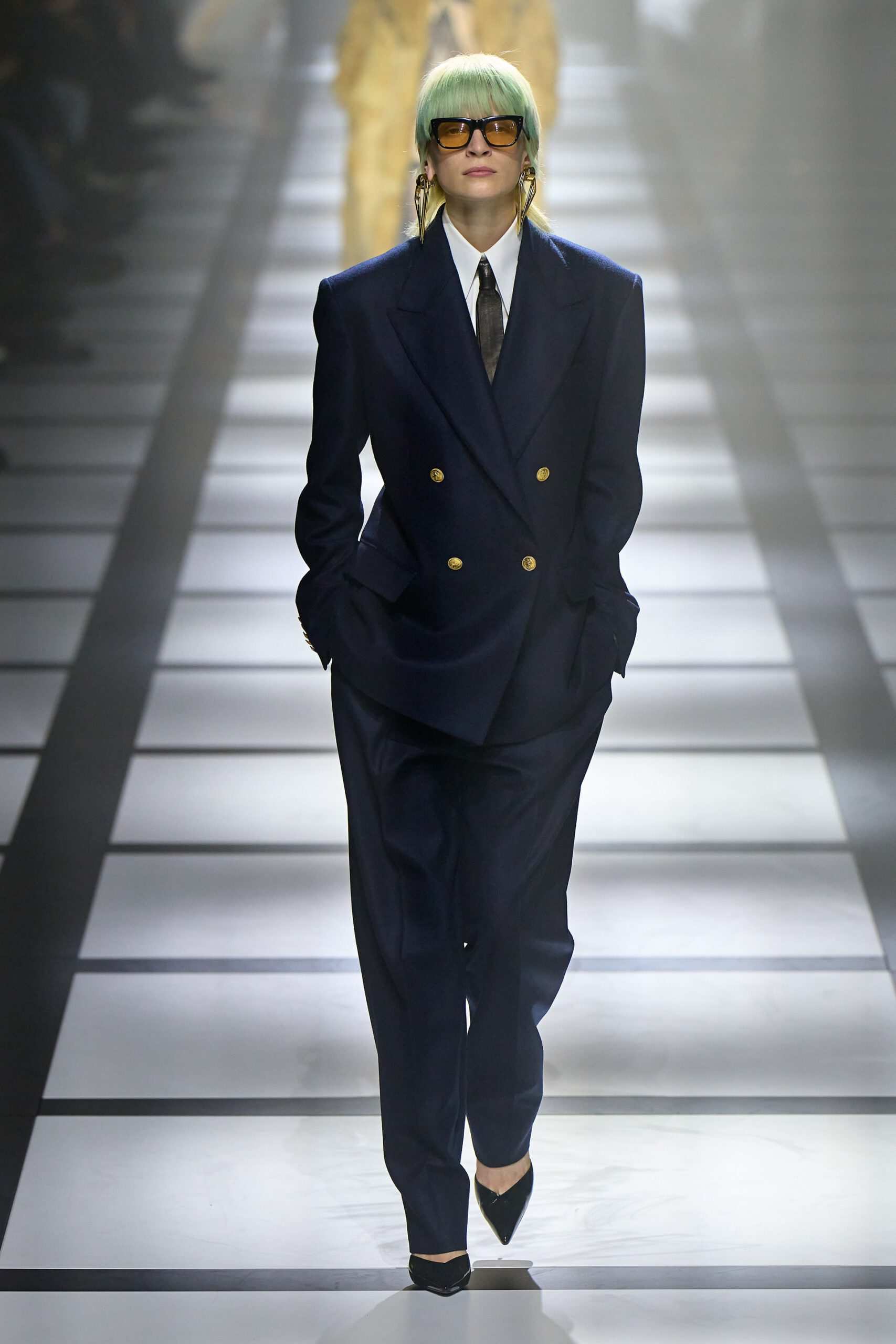 Gucci Thu Đông 2022 - “Exquisite Gucci”: Những bộ suit của nam giới cùng  màn bắt tay với Adidas  | Thời Trang, sáng tạo và kinh  doanh