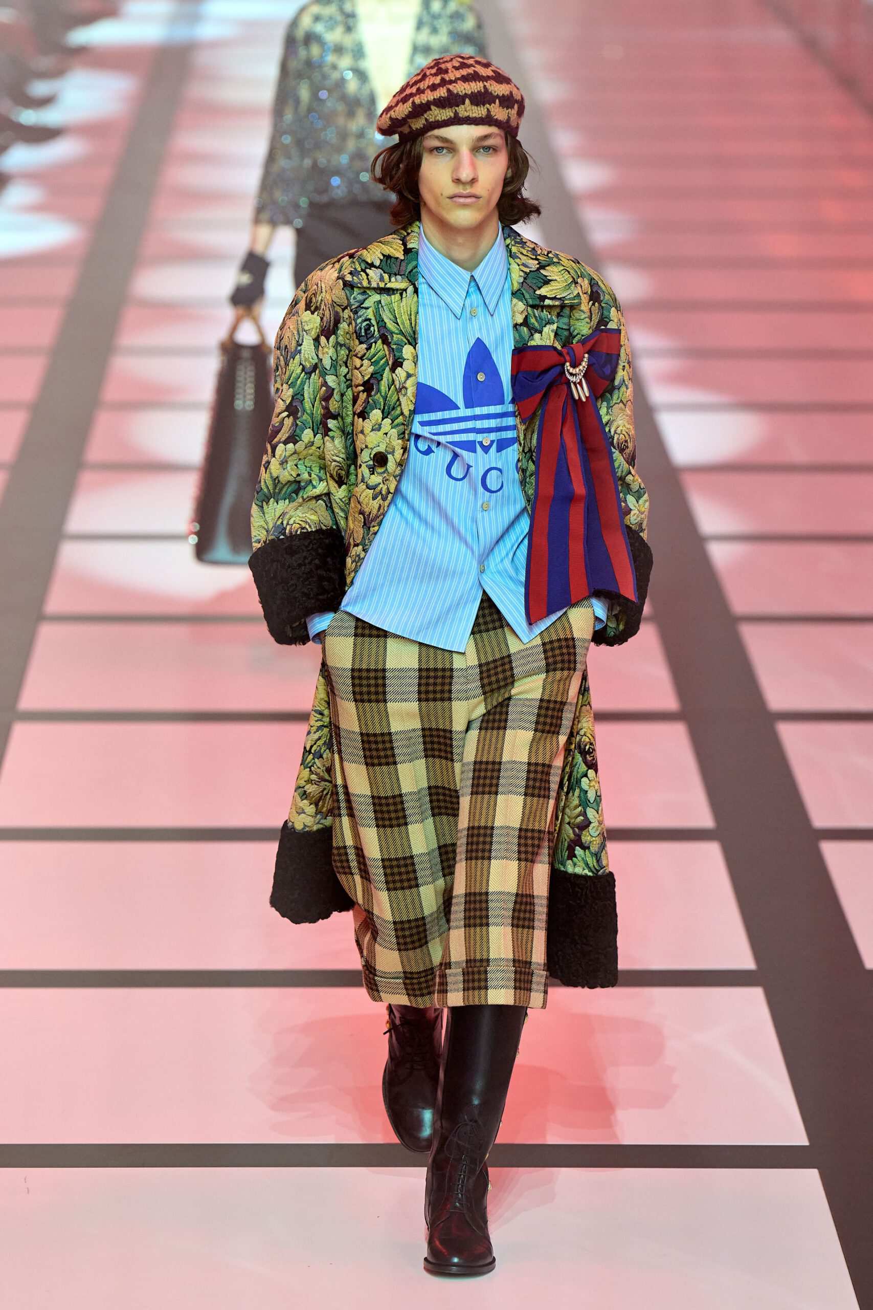 Túi Xách Nữ Gucci GG Marmont Mini Bag With Cardholder Màu Trắng (Kèm Ví  Đựng Thẻ) - Gostyle