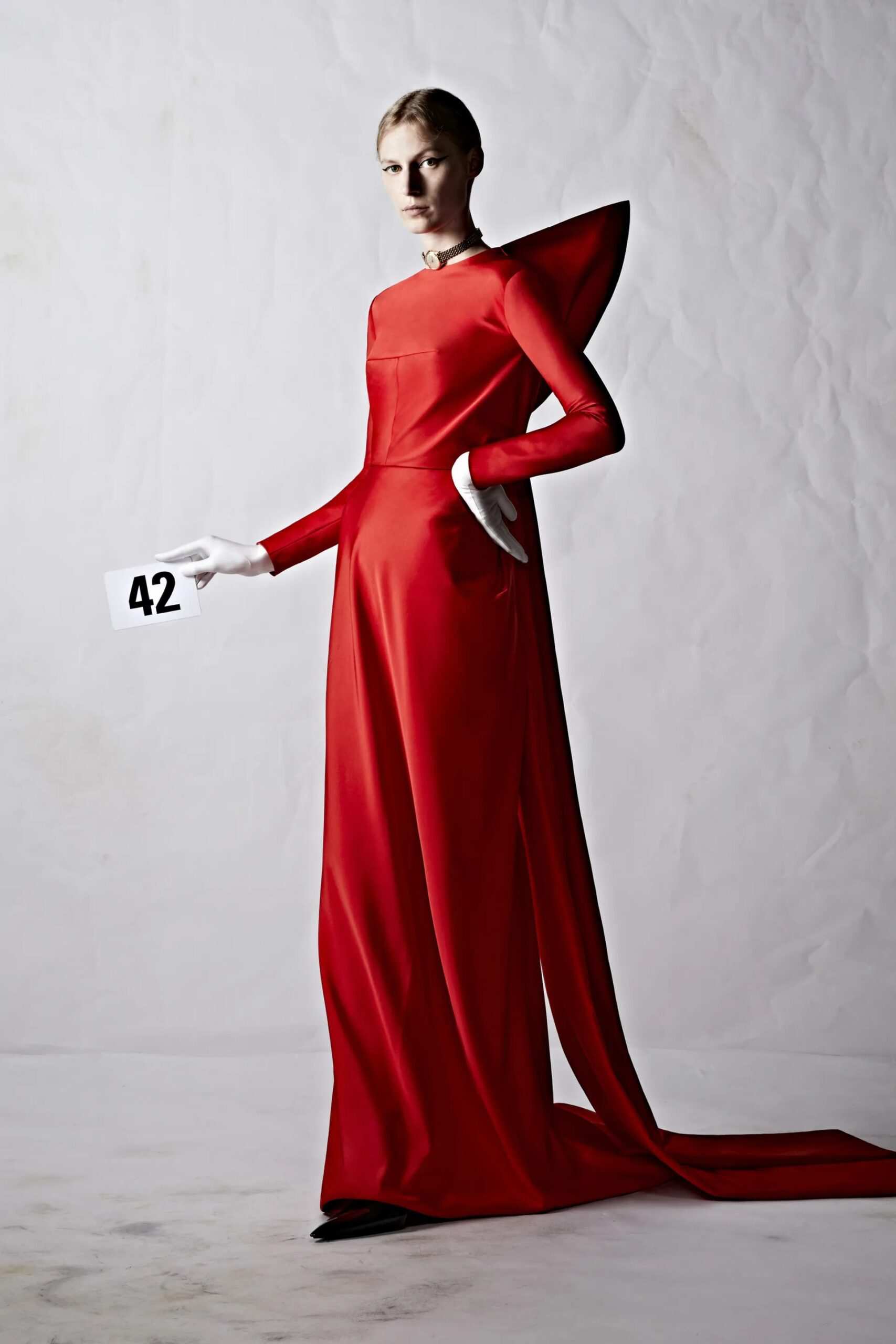 Balenciaga Haute Couture Thu Đông 2022 Danh tính cá nhân di sản và những  phát minh mới  LUXUOVN