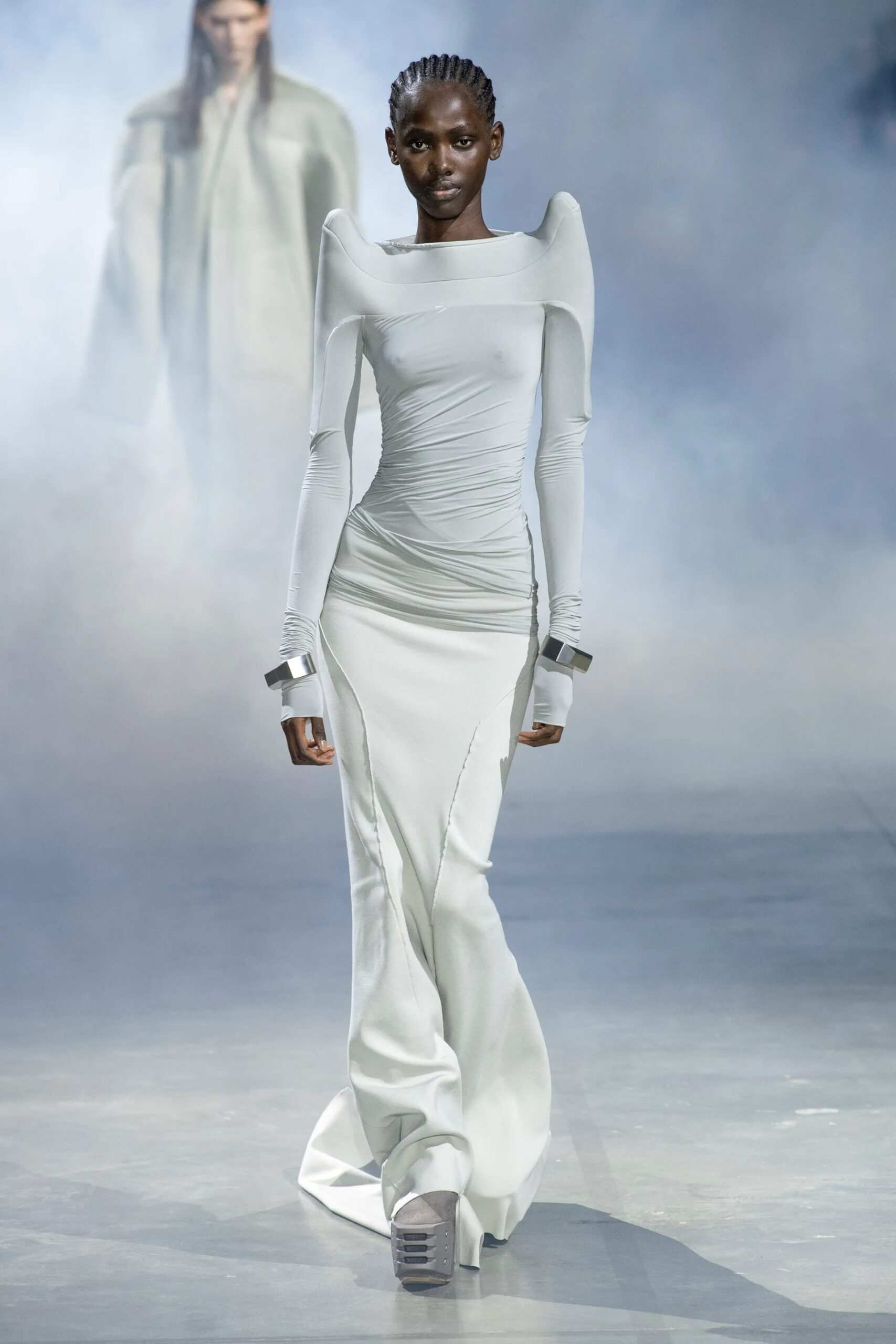 Ghim ngay 30 mẫu váy lụa suông đẹp nhất trendy nhất 2023