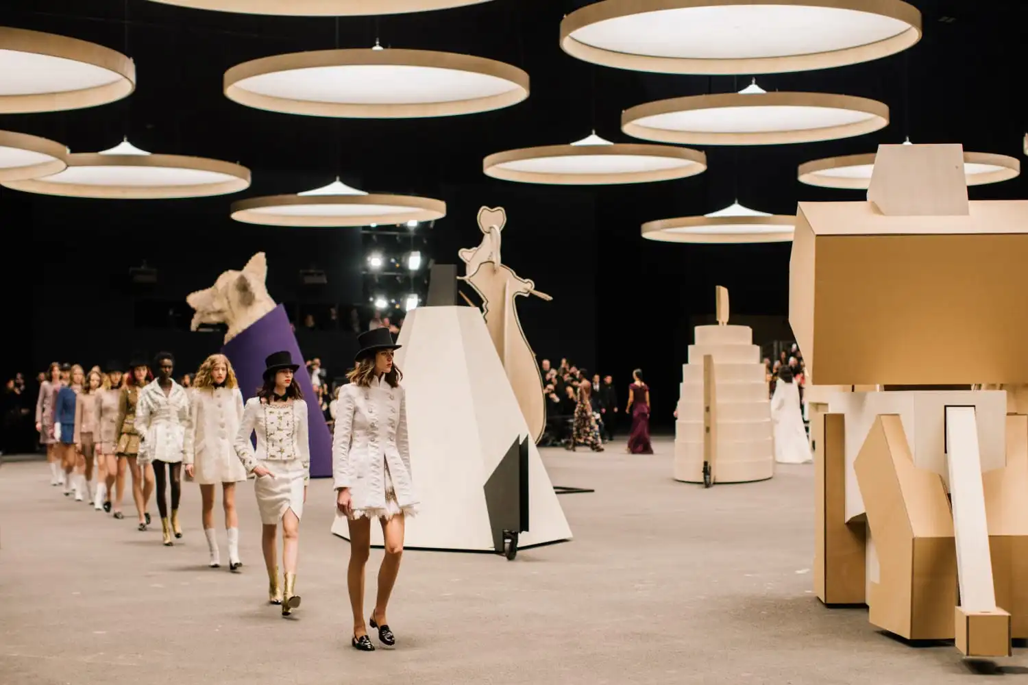 Cùng tăng giá bán nhưng liệu Dior có bắt kịp Chanel  StyleRepublikcom   Thời Trang sáng tạo và kinh doanh