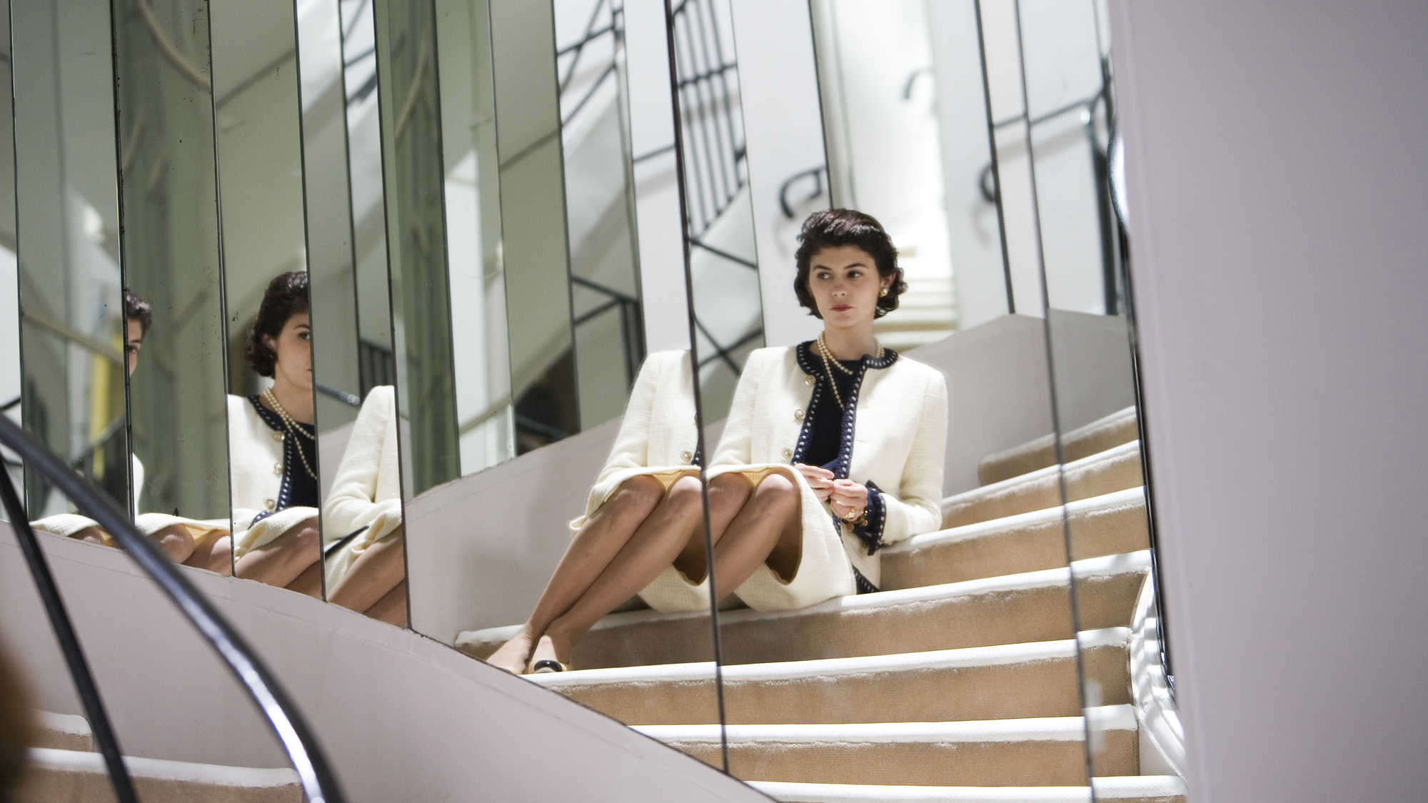 Coco Chanel The Woman Who Reads  Một tượng đài của thời trang   StyleRepublikcom  Thời Trang sáng tạo và kinh doanh