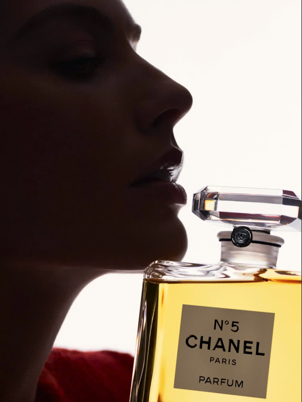 Margot Robbie tham gia chiến dịch quảng bá CHANEL No5